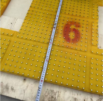 カスタマイズされた回転テーブル 防滑マット サイズ 2100×1600MM 素材 PU 黄色 鋼の爪付き